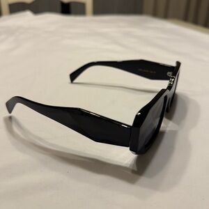 Y2K 2000s Vintage Style Black sunglasses